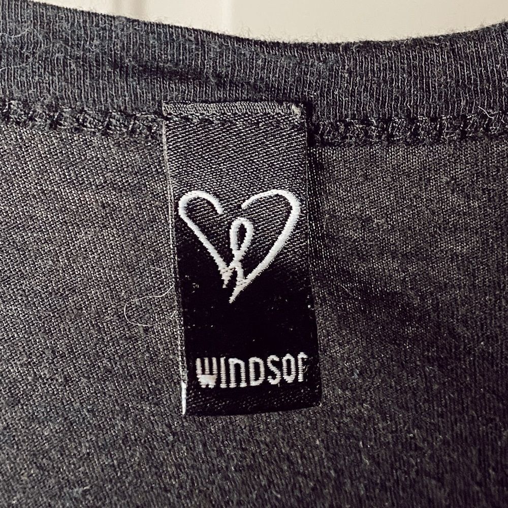 WINDSOR Women’s Oversized Distressed Graphic Tee - Picture 8 of 8